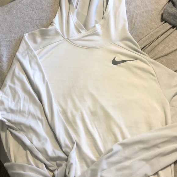 Nike shirt - Picture 2 of 2